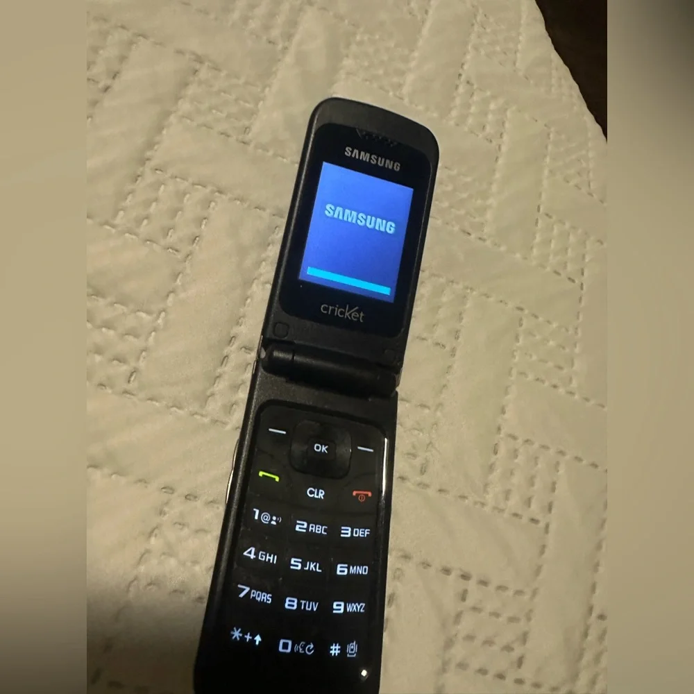 Samsung Silver Smartphone Sleek Design Advanced Features